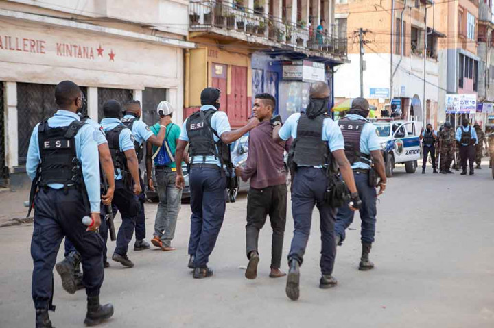 Palang Merah mengatakan belasan orang dirawat karena luka ringan.
