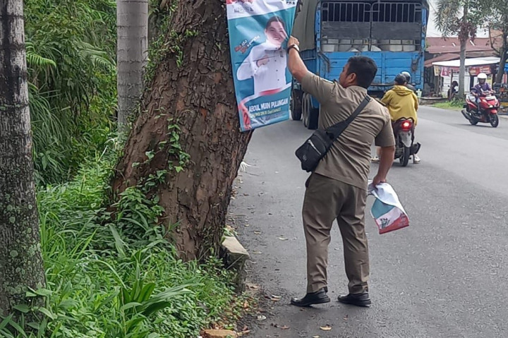 Satuan Polisi Pamong Praja (Satpol PP) Kota Pematang Siantar melakukan penertiban sejumlah atribut/tanda gambar peserta Pemilu sebelum masa kampanye. Penertiban tersebut sesuai ketentuan dan dilakukan tanpa pandang bulu di sejumlah titik di Kota Pematang Siantar.