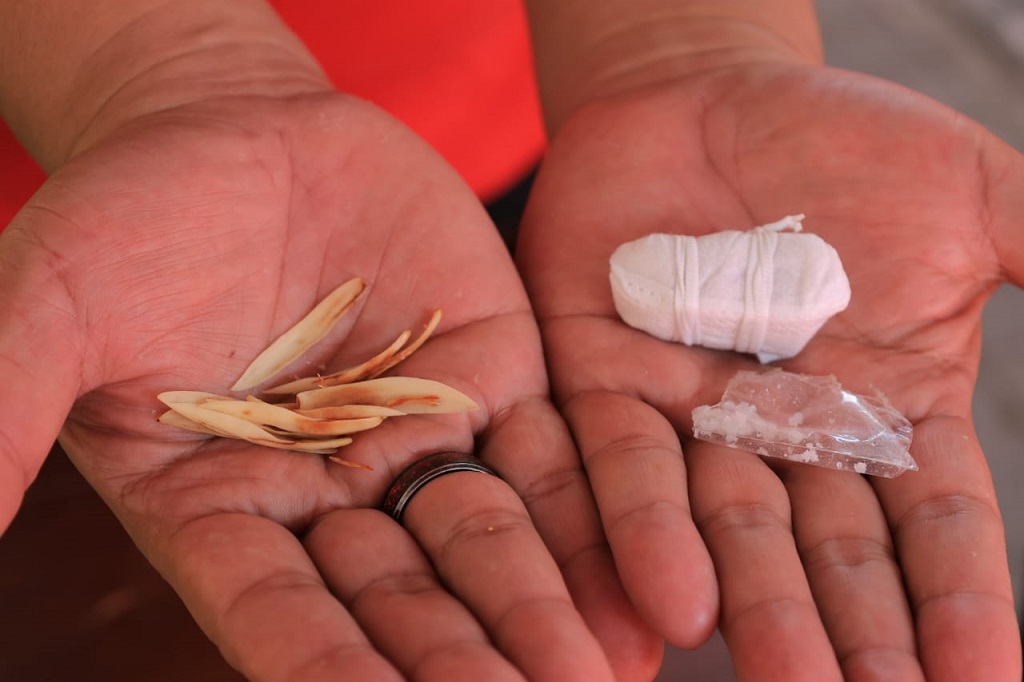 Petugas pun menemukan aneka barang jimat yang dibawa peserta tes. Mulai dari jimat jenis rajah, gulungan kertas yang ditulis huruf tertentu, garam hingga kembang kantil yang dibungkus kain putih. 