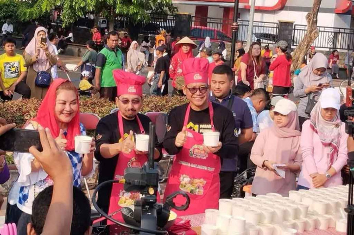 Wujudkan sebagai daerah daulat pangan, Pemerintah Kota Semarang kembali gelar festival makanan pendamping beras di tengah harga kebutuhan seperti beras, cabai, gula pasir dan kedelai masih bertahan tinggi.