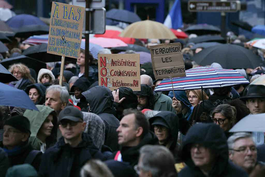 Ketegangan meningkat di Ibu Kota Prancis, rumah bagi komunitas besar Yahudi dan Muslim, setelah serangan kelompok militan Palestina Hamas terhadap Israel pada 7 Oktober, diikuti dengan pemboman Israel selama sebulan di Jalur Gaza.