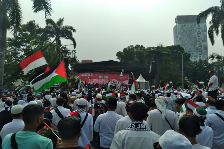 Aksi Bela Palestina dan Masjidil Aqsa digelar oleh Forum Masyarakat Sumatera Selatan bersama para ulama Majelis Asatidz Peduli Umat Rasulullah SAW dan pejabat daerah, tokoh agama serta tokoh masyarakat Sumsel. Koordinator Panitia Forum Masyarakat Sumsel, Desi Windayani mengatakan aksi bela Palestina dan Masjidil Aqsa diikuti sekitar 10.000 massa di Palembang.