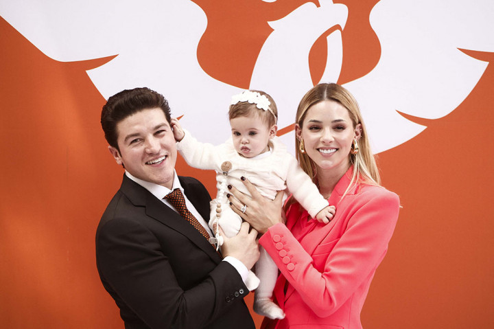 “Saat ini generasi centennial (orang yang lahir antara tahun 1997 dan 2012) dan generasi millenial (antara tahun 1981 dan 1996); kita adalah 57 persen dari negara ini,” kata Garcia setelah menyerahkan pencalonannya bersama istri dan putrinya yang berusia delapan bulan di Mexico City. .