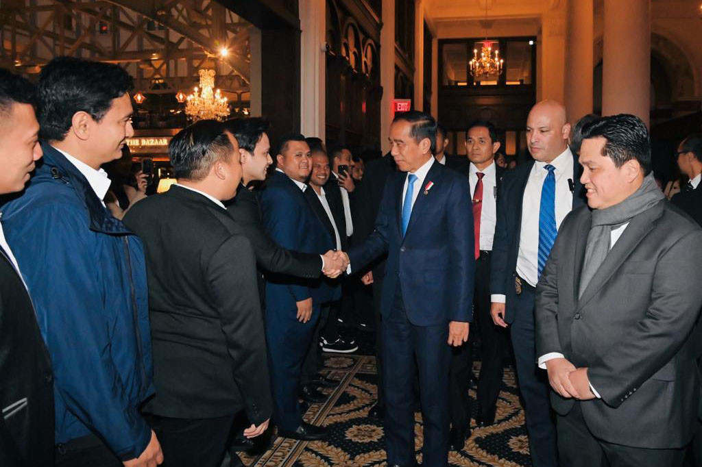 “Kunjungan ini juga merupakan kesempatan baik untuk langsung menyampaikan hasil KTT OKI di Riyadh yang mencerminkan solidaritas negara-negara OKI untuk membela keadilan dan kemanusiaan,” ujar Presiden saat memberikan keterangan pers di Bandara Internasional Juanda, pada Jumat malam, 10 November 2023, sebelum bertolak ke Riyadh.