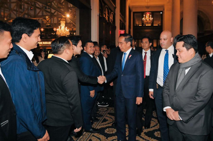 “Kunjungan ini juga merupakan kesempatan baik untuk langsung menyampaikan hasil KTT OKI di Riyadh yang mencerminkan solidaritas negara-negara OKI untuk membela keadilan dan kemanusiaan,” ujar Presiden saat memberikan keterangan pers di Bandara Internasional Juanda, pada Jumat malam, 10 November 2023, sebelum bertolak ke Riyadh.