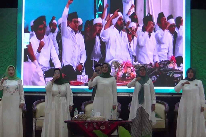 Sedikitnya 600 perempuan nahdliyin perwakilan dari 38 kota dan kabupaten se-Jawa Timur dibaiat untuk menjadi tim pemenangan pasangan Anies Baswedan-Muhaimin Iskandar (AMIN). Kegiatan dilakukan di Gedung Serbaguna Rohmatul Ummah An Nahdliyah Kabupaten Sidoarjo, Senin, 13 November 2023