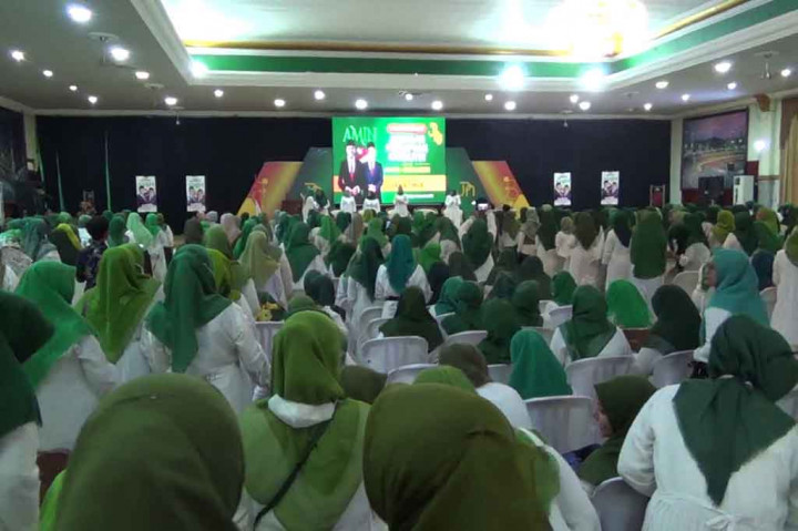 Ketua Tim Pemenangan Pasangan AMIN Jatim, Thoriqul Haq, semakin optimis calon mereka akan menang mutlak di Jatim. Apalagi, kata Thoriqul, di Jaringan Perempuan Nahdliyin ada sejumlah ibu nyai (istri pengasuh pondok pesantren). Di antaranya Ibu Nyai Marzuki Mustamar (istri Ketua PWNU Jatim) dan IBu Nyai Juwairiyah Fawaid (istri almarhum KHR Ahmad Fawaid As'ad) pengasuh Ponpes Salafiyah Syafiiyah, Sukorejo, Kabupaten Situbondo.