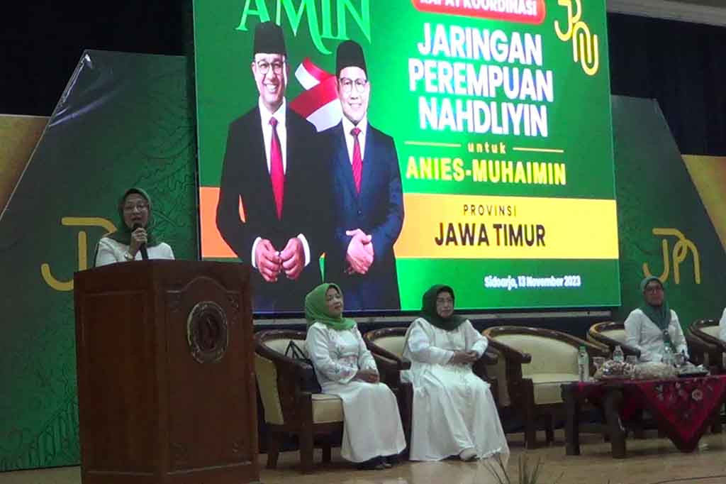 Kegiatan baiat Jaringan Perempuan Nahdliyin ini dihadiri Bu Nyai Marzuki Mustamar (istri Ketua PWNU Jatim) dan istri Ketua Umum DPP PKB Rustini Muhaimin Iskandar.