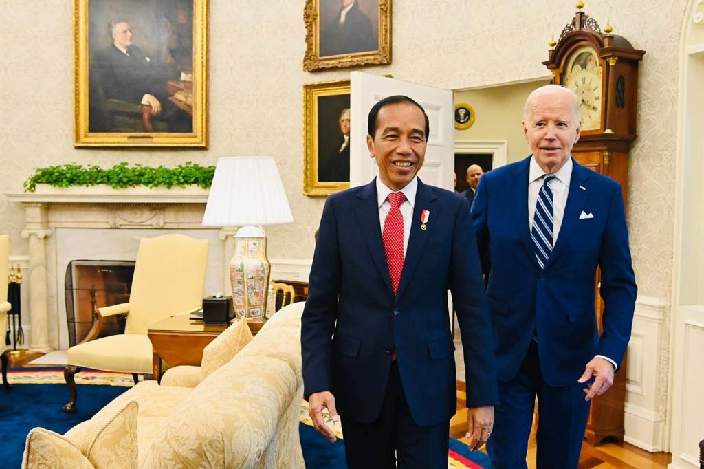 Presiden Biden juga berkomitmen untuk terus meningkatkan kerja sama antara Amerika Serikat dengan ASEAN guna memajukan kawasan Indopasifik yang bebas, terbuka, dan makmur. Presiden Biden mengapresiasi kepemimpinan Indonesia di ASEAN pada tahun ini.
