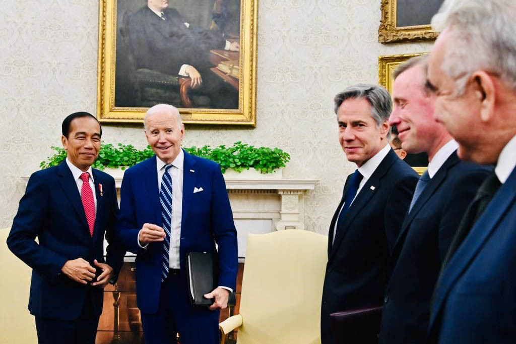 Oleh karenanya, Presiden Jokowi mengajak Presiden Biden untuk turut menghentikan konflik dan kekejaman yang terjadi di Gaza. “Hal ini merupakan sebuah hal yang sangat menyakitkan bagi umat manusia,” sambungnya.