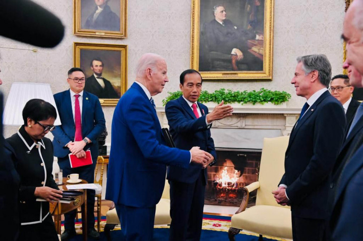 “Indonesia berharap agar kemitraan kita dapat berkontribusi terhadap perdamaian dan kemakmuran regional dan juga global,” ucap Presiden Jokowi kepada Presiden Biden.