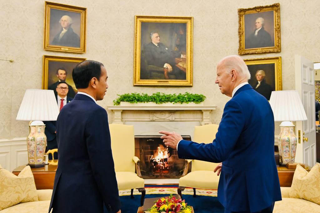 Presiden Joko Widodo melakukan pertemuan dengan Presiden Amerika Serikat Joe Biden di Gedung Putih, Washington DC, Amerika Serikat, Senin, 13 November 2023. Dalam pertemuan tatap muka antara kedua pemimpin negara tersebut, Jokowi menyampaikan agar kemitraan kedua negara dapat berkontribusi terhadap perdamaian global.