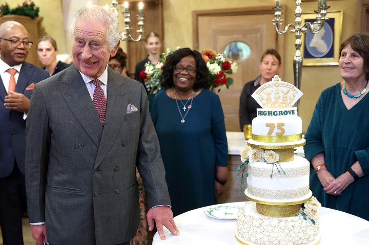 Charles III berusia 75 tahun pada hari Selasa, 14 November 2023, tidak menunjukkan tanda-tanda akan berhenti beraktivitas lebih dari setahun sejak ia menjadi raja setelah kematian ibunya, Ratu Elizabeth II.