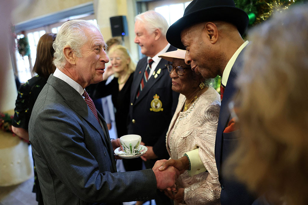Pegiat lingkungan hidup ini akan menggunakan hari itu untuk menyoroti hal-hal yang dekat dengan hatinya, termasuk kunjungan ke pusat distribusi makanan berlebih bersama istrinya, Ratu Camilla.
