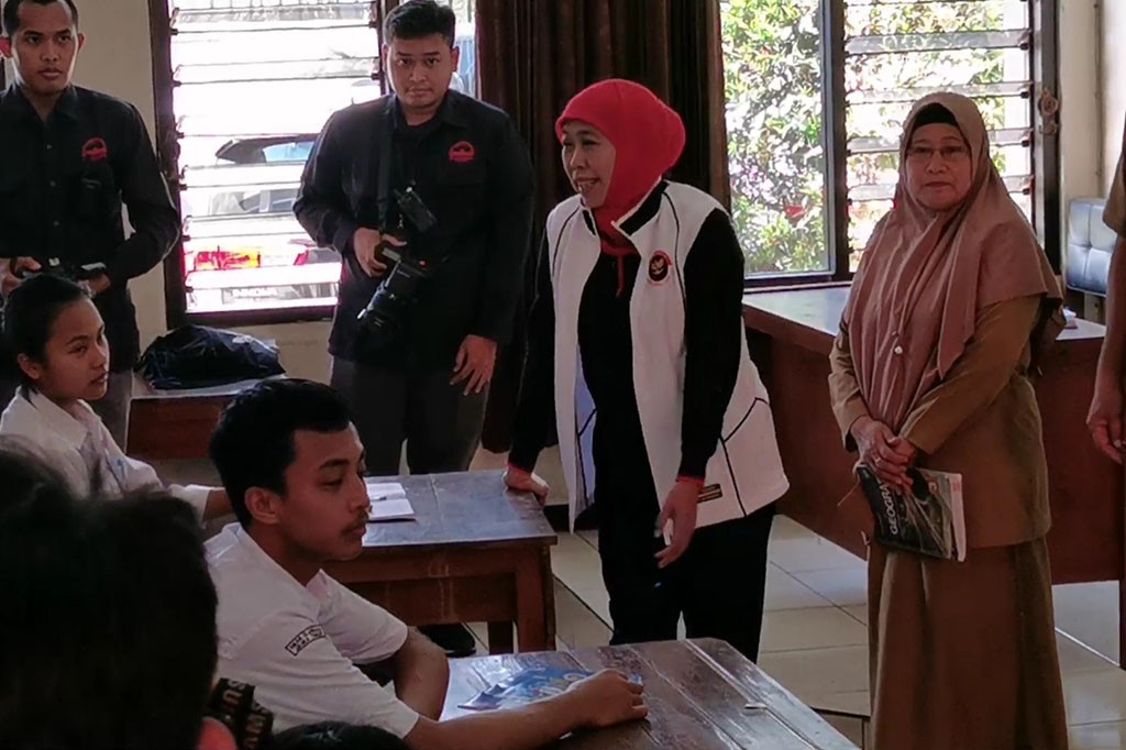 Gubernur Jawa Timur Khofifah Indar Parawansa memuji permainan Timnas Indonesia pada laga Piala Dunia U-17 tahun 2023 di Stadion Gelora Bung Tomo Surabaya. Mampu menahan imbang Ekuador dan Panama, Khofifah menganggap Garuda Muda sudah menang. 