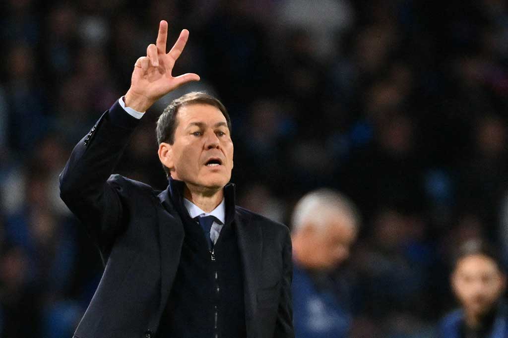 Garcia dipecat setelah kekalahan 0-1 di kandang sendiri dari Empoli pada Minggu, 12 November. Setelah pertandingan tersebut para tifosi Napoli mencemooh dan menyiuli timnya sendiri, yang harapannya untuk dapat mempertahankan gelar juara telah sirna.