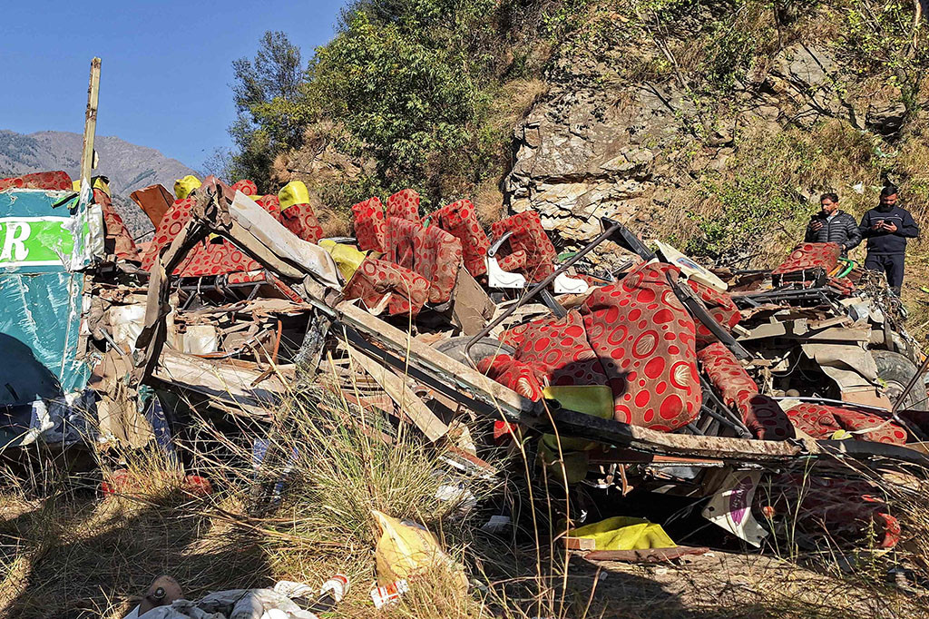 Pejabat pemerintah setempat Harvinder Singh mengatakan kepada AFP bahwa 37 orang tewas.