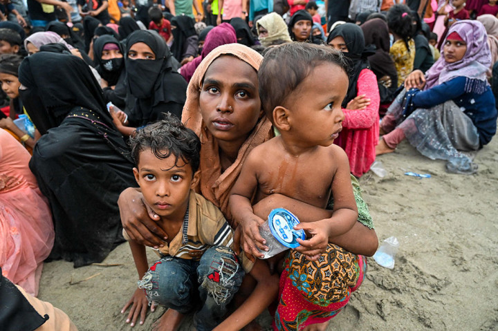 Imam Asfali mencatat total keseluruhan etnis Rohingya yang baru saja mendarat di Pidie itu sebanyak 200 orang, namun enam diantaranya melarikan diri.