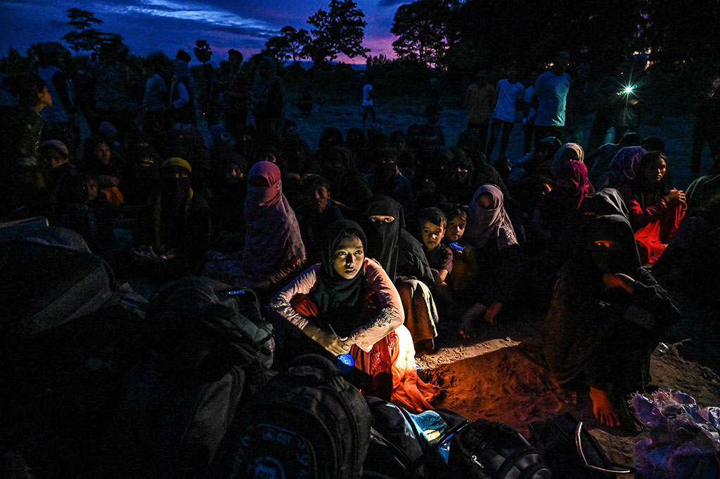 Sementara itu Kapolres Pidie, AKBP Imam Asfali menambahkan 194 para pengungsi WNA etnis Rohingya tersebut dibawa ke kamp menggunakan enam truk untuk pendataan atau perhitungan ulang dan telah selesai penanganannya pada pukul 19.07 WIB.
