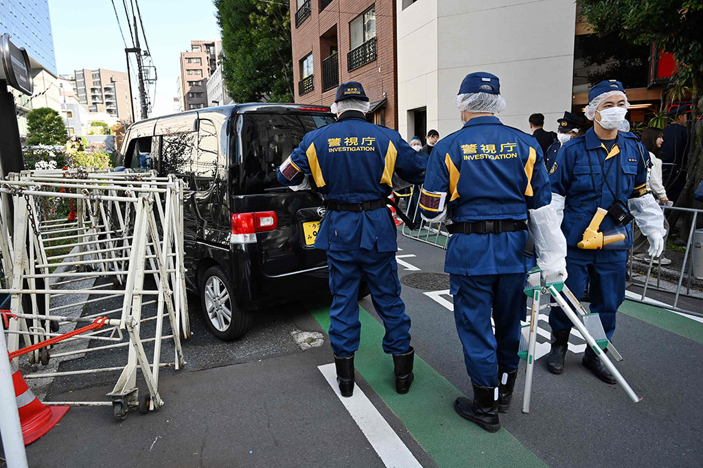 Seorang juru bicara pemadam kebakaran hanya mengatakan bahwa mereka menerima panggilan darurat (untuk ambulans) untuk 3-11 Nibancho, bangsal Chiyoda datang pada pukul 11.57 (pagi). Polisi menolak berkomentar, sementara Kedutaan Israel tidak dapat dihubungi.