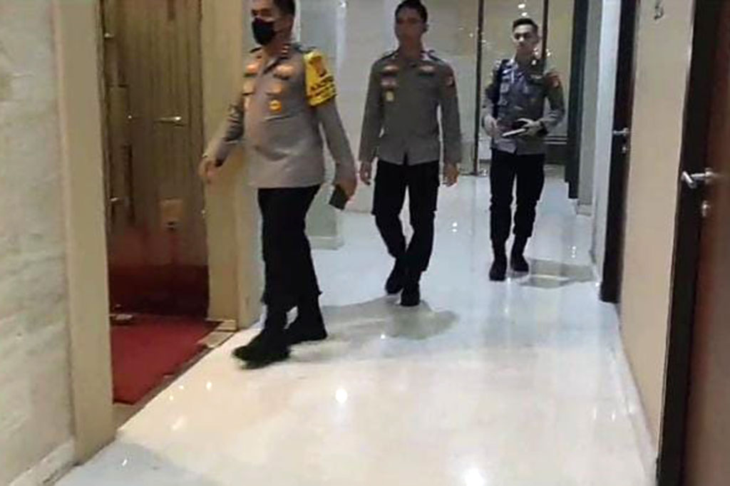 Kapolda Metro Jaya Irjen Karyoto menyambangi Gedung Bareskrim Polri, Jakarta Selatan, Kamis, 16 November 2023. Kapolda datang saat Ketua KPK Firli Bahuri menjalani pemeriksaan kasus dugaan pemerasan terhadap mantan Menteri Pertanian (Mentan) Syahrul Yasin Limpo (SYL).