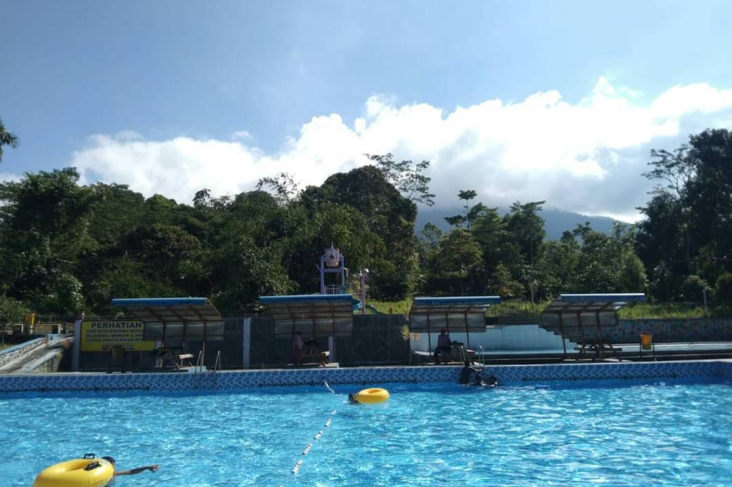 Pemerintah Kabupaten Tasikmalaya melalui Dinas Pariwisata Pemuda dan Olahraga (Disparpora) Kabupaten Tasikmalaya, Jawa Barat berupaya meningkatkan wisatawan ke tempat wisata alam geopark Batu Ampar atau lebih dikenal Batu Mahpar di Kampung Benjan, Desa Sukamulih, Kecamatan Sariwangi, Kabupaten Tasikmalaya.