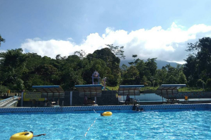 Pemerintah Kabupaten Tasikmalaya melalui Dinas Pariwisata Pemuda dan Olahraga (Disparpora) Kabupaten Tasikmalaya, Jawa Barat berupaya meningkatkan wisatawan ke tempat wisata alam geopark Batu Ampar atau lebih dikenal Batu Mahpar di Kampung Benjan, Desa Sukamulih, Kecamatan Sariwangi, Kabupaten Tasikmalaya.