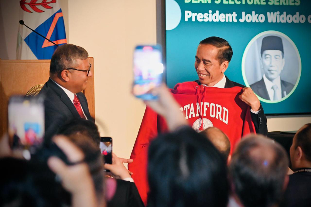 Kepala Negara pun memaparkan bahwa hingga saat ini Indonesia telah berhasil menurunkan emisi sebesar 91,5 juta ton. Hal tersebut diikuti oleh laju deforestasi Indonesia hingga tahun 2022 telah ditekan hingga 104.000 hektare.