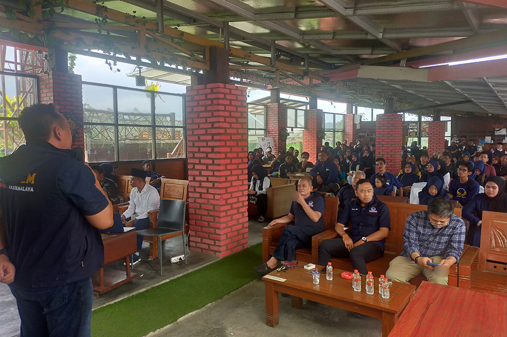 Dewan Pimpinan Wilayah (DPW) Partai NasDem Jawa Barat, Dewan Pimpinan Daerah (DPD) Partai NasDem Kabupaten Tasikmalaya, memanaskan mesin partai untuk meraih suara setiap daerah pemilihan (Dapil) jelang Pemilu tahun 2024. Partai NasDem, tetap optimistis meraih suara dan menangkan Anies Rasyid Baswedan-Muhaimin Iskandar (AMIN) presiden 2024.