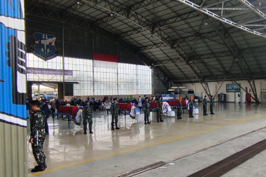 Kepala Dinas Penerangan TNI AU, Marsma Agung Sasongkojati menyebutkan, seluruh jenazah akan diserahterimakan kepada pihak keluarga secara militer dan kemudian dimakamkan di dua taman makam pahlawan berbeda.