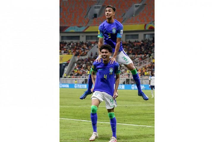 Tim Samba menggandakan keunggulan pada menit ke-54. Umpan lambung Souza mampu dimaksimalkan lewat sundulan Da Mata yang tak dapat dibendung Steford. Brasil unggul 2-0 atas Inggris. Tinggris memperkecil ketertinggalan lewat eksekusi penalti Ndala pada menit ke-68.