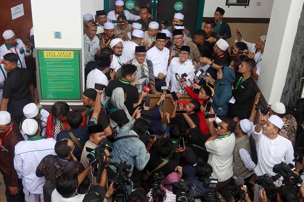 Kemudian Ketua Gerakan Nasional Pembela Fatwa (GNPF) Yusuf Martak, Sekretaris Jenderal PKS Aboe Bakar Alhabsyi, hingga Wakil Ketua Umum PKB Jazilul Fawaid. 