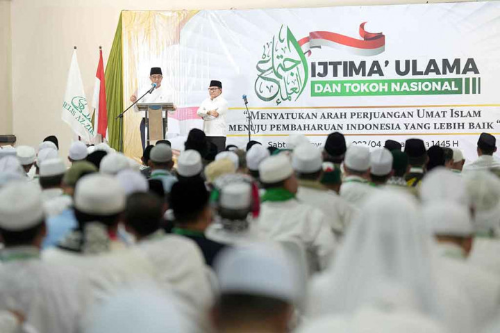 Pasangan Calon Presiden dan Calon Wakil Presiden nomor urut 1 yang diusung Partai Koalisi Perubahan untuk Persatuan (Partai NasDem, PKS dan PKB) Anies Rasyid Baswedan dan Muhaimin Iskandar (Cak Imin), menghadiri pembukaan Ijtima Ulama dan Tokoh Nasional di Aula Khodijah, Komplek Majelis Az Zikra, Sentul, Kabupaten Bogor, Sabtu, 18 November 2023. 