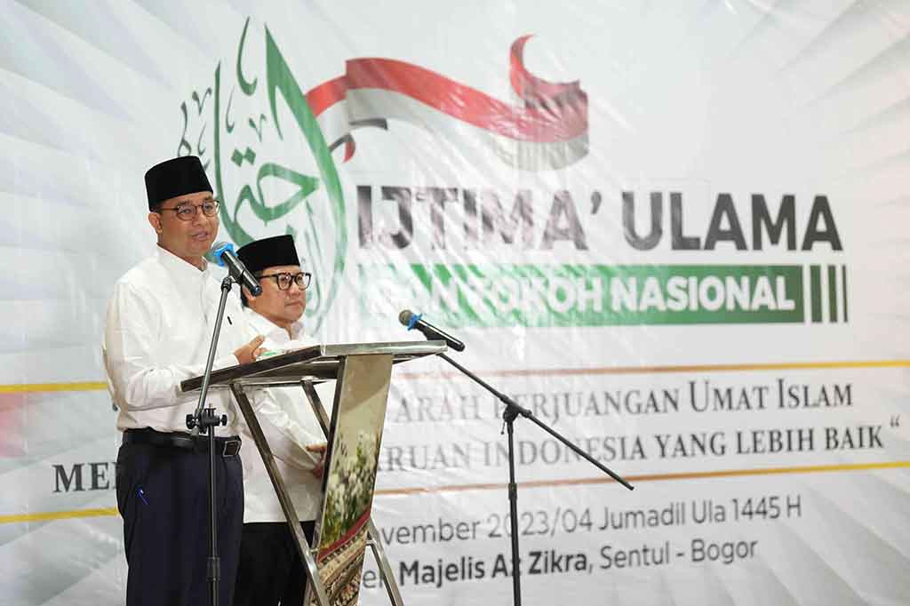 Anies tiba lebih dulu sekitar pukul 08.20 WIB, disusul Cak Imin yang datang sekitar pukul 09.00 WIB. Anies dan Cak Imin mengenakan pakaian seragam kemeja putih dan peci hitam. 