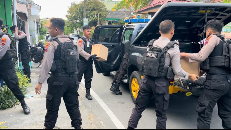 Menurut dia, pihaknya akan terus melakukan patroli, guna memberikan rasa aman dan nyaman warga, dan mengharapkan partisipasi warga untuk melaporkan berbagai hal yang meresahkan ketertiban umum dan persoalan sosial maupun kejahatan.