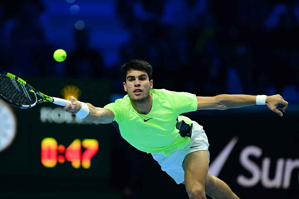 Petenis nomor satu dunia Djokovic akan menghadapi favorit tuan rumah Jannik Sinner pada hari Minggu di final di Turin, saat pemain berusia 36 tahun itu berupaya menutup tahun yang menantang usia dengan kemenangan besar lainnya.