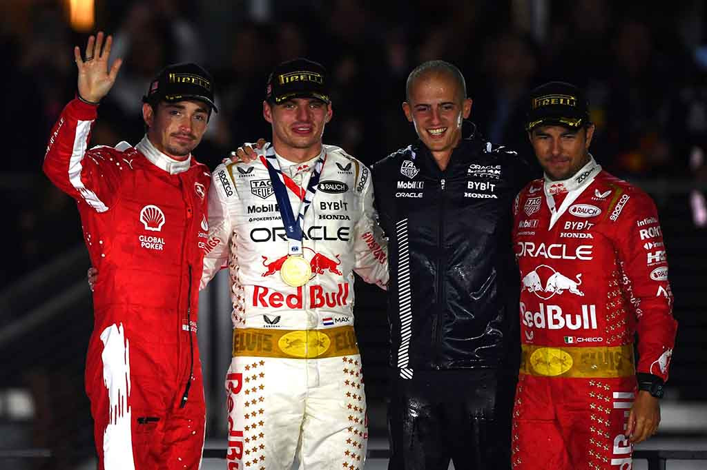 Pembalap Ferrari Charles Leclerc menyalip pebalap Red Bull Sergio Perez pada lap terakhir untuk merebut tempat kedua di depan pembalap Meksiko itu, dengan pembalap Prancis Esteban Ocon dari Alpine finis keempat.