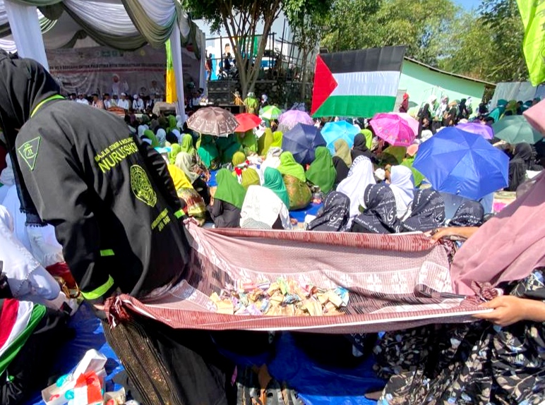 Aksi solidaritas kemanusiaan tersebut diinisiasi oleh forum komunikasi pimpinan kecamatan Cipatat, MUI, Baznas, Ormas Islam, hingga himpunan pengusaha tambang batuan di wilayah Cipatat.