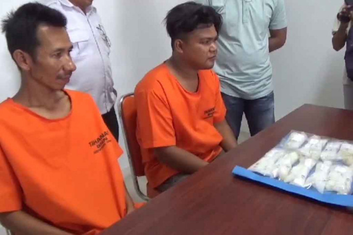 Keduanya diketahui merupakan warga Provinsi Aceh, yakni Muhammad Sayid Khaidin 29 tahun dan nabuhani 34 tahun.