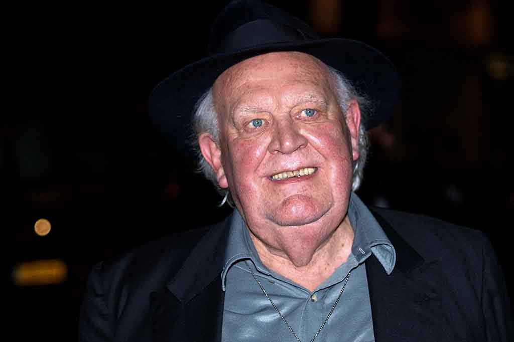 Aktor Inggris Joss Ackland, yang berprestasi dalam memerankan penjahat film dalam berbagai karier selama delapan dekade, meninggal pada hari Minggu, 19 November 2023, kata keluarganya. Dia berusia 95 tahun.