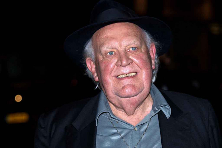 Aktor Inggris Joss Ackland, yang berprestasi dalam memerankan penjahat film dalam berbagai karier selama delapan dekade, meninggal pada hari Minggu, 19 November 2023, kata keluarganya. Dia berusia 95 tahun.