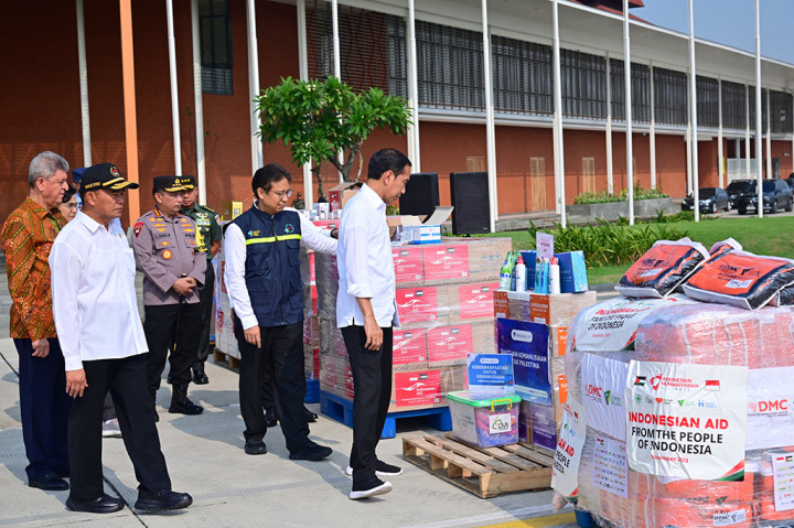 “Sebanyak dua pesawat yang akan diangkut sebesar 21 ton, yang ini adalah berupa obat-obatan kemudian perlengkapan rumah sakit, makanan, dan barang keperluan lainnya sesuai dengan kebutuhan masyarakat di Gaza,” tuturnya.