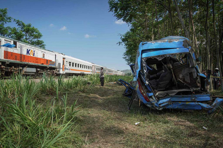 Ia mengimbau masyarakat berhati-hati saat akan melintasi perlintasan sebidang terutama perlintasan tidak terjaga atau tanpa palang pintu dan disiplin mematuhi rambu-rambu yang terdapat di perlintasan sebidang. 