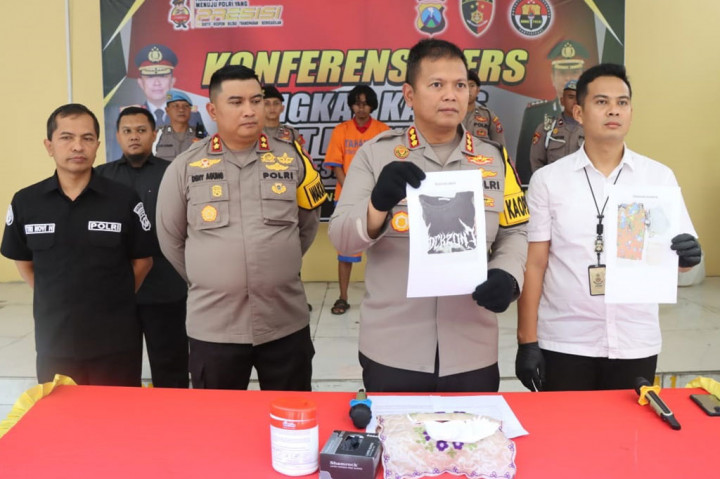 Keempat pelaku sebelumnya memaksa korban meminum arak. Setelah korban mabuk para pelaku mencabulinya. Peristiwa memilukan tersebut terjadi pada 5 November 2023 di sebuah kamar kos.