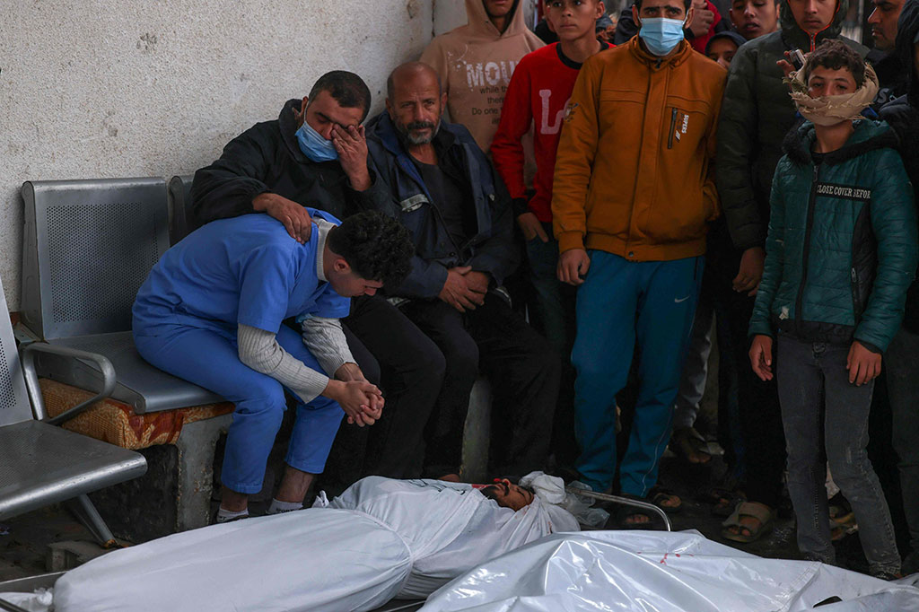 Pemerintah Hamas mengatakan lebih dari 5.600 anak-anak termasuk di antara korban tewas, 3.550 perempuan, dan 31.000 orang lainnya terluka. 