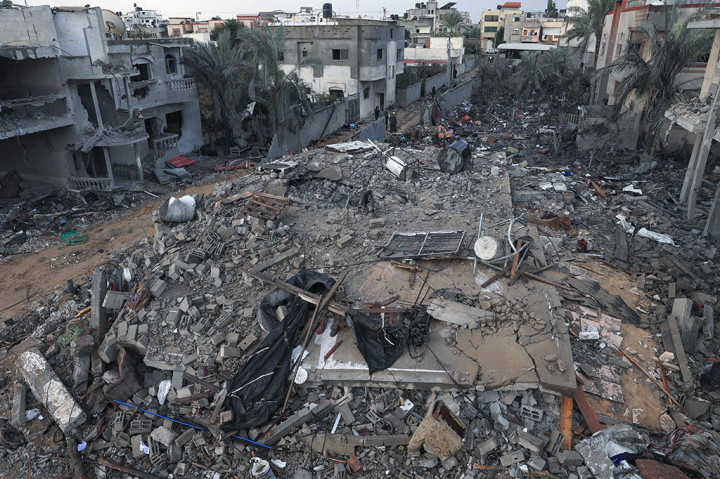 Setelah itu Israel melancarkan pengeboman dan serangan darat tanpa henti sebagai pembalasan atas serangan tersebut, dan bersumpah untuk menghancurkan Hamas dan menjamin pembebasan para sandera.