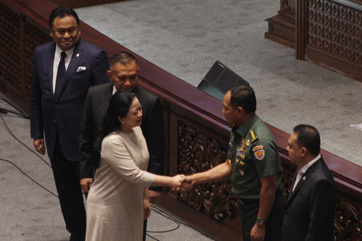 Pertanyaan itu dijawab setuju oleh seluruh anggota DPR dan perwakilan fraksi yang hadir pada Sidang Paripurna tersebut.