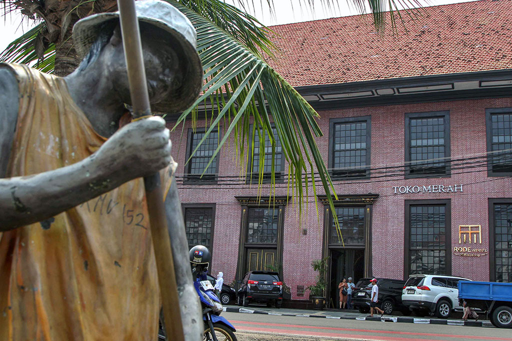 Bangunan kuno tersebut kini digunakan sebagai tempat nongkrong kekinian sejak 1 November lalu, dengan mengusung konsep coffee house. 