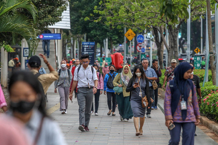 Heru menyebut, Pemerintah Provinsi (Pemprov) DKI Jakarta harus menerapkan ketetapan itu melalui Keputusan Gubernur (Kepgub) Nomor 818 Tahun 2023 tentang Upah Minimum Provinsi Tahun 2024.