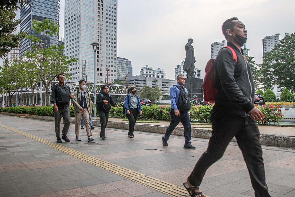 Keputusan ini juga diambil berdasarkan formula yang diatur dalam Peraturan Pemerintah (PP) Nomor 51 Tahun 2023 tentang Perubahan atas Peraturan Pemerintah Nomor 36 Tahun 2021 tentang Pengupahan.